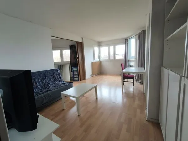 Appartement 2 pièces à rénover- Belle opportunité à Champs