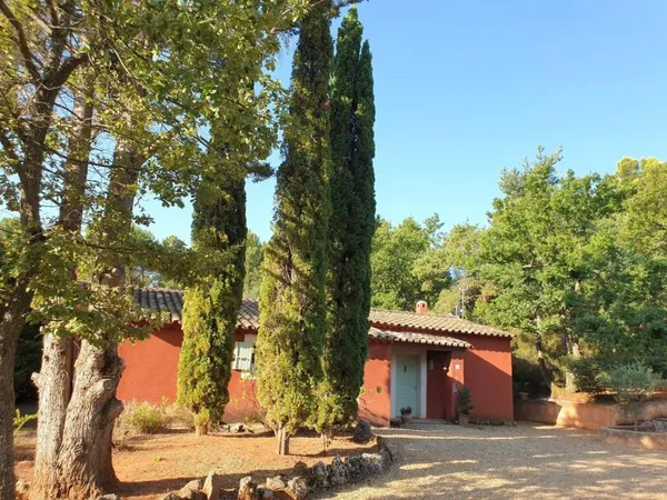Maison de plain pied dans un hameau sécurisé - Piscine chauffée- Roussillon, Luberon