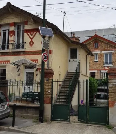 Ensemble immobilier de deux pavillons ( un pavillon individuel, un pavillon divisé en deux apparteme