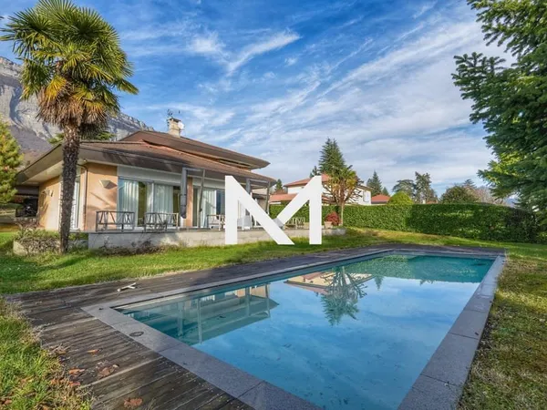 Villa de Standing avec Vue Panoramique et Piscine