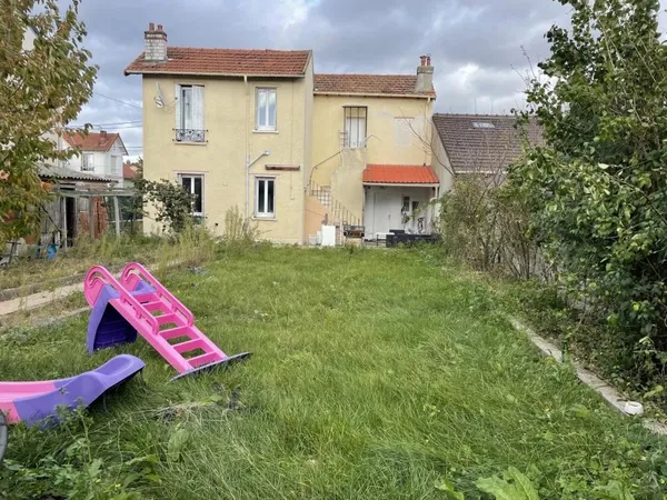PAVILLON DE 5 PIÈCES AVEC POTENTIEL D'AGRANDISSEMENT, Terrain clos de 475 m2.