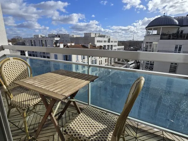 Puteaux - Studio de 28,71 m² avec grand balcon - vue sur la tou