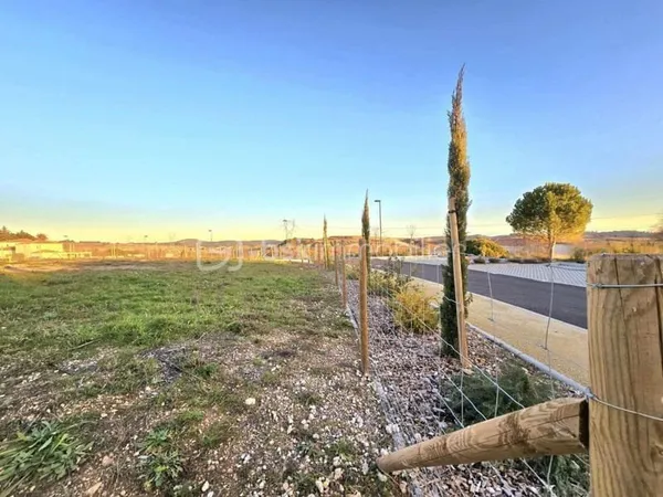 TERRAIN 664 m² CONSTRUCTIBLE et VIABILISE - Bienvenue chez VOUS ! Autres PARCELLES A DECOUVRIR!