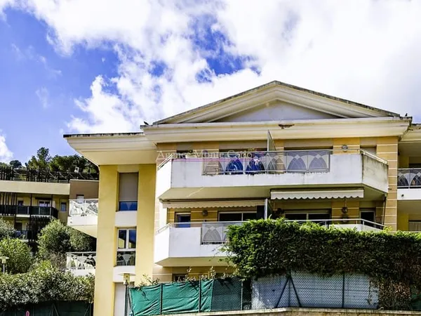 2P Vue dégagée mer et montagne, parking et piscine dans la r