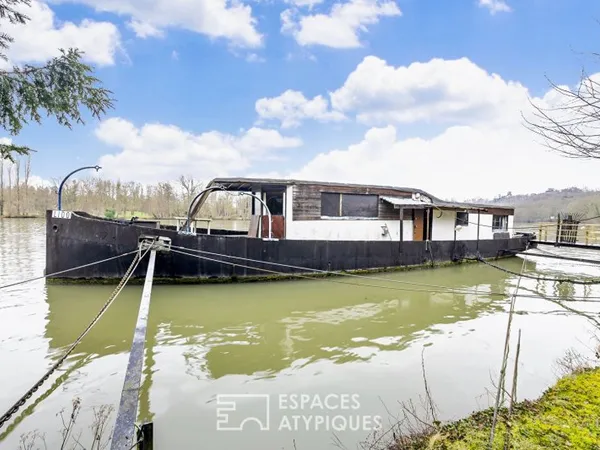 Logement sur l'eau avec terrain et chalet à aménager