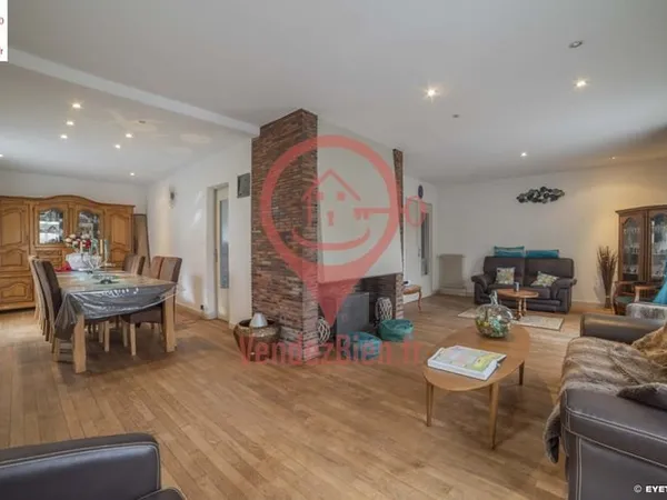 Dpt cher (18), à vendre BOURGES Maison P8 de 264m2 avec gara