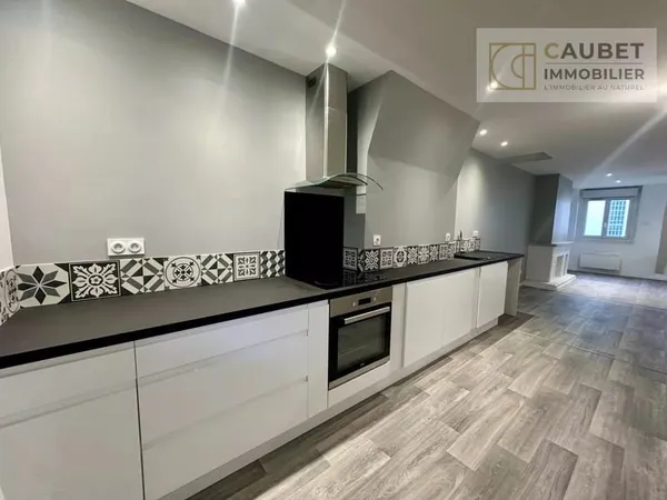 A louer - appartement T3 de 64m2, refait à neuf, situé au 2ème étage en plein centre-ville de Tarbes