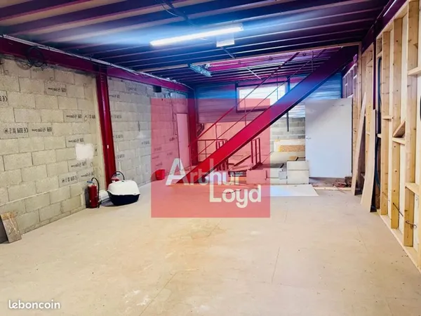 Local 400 m² AGEN