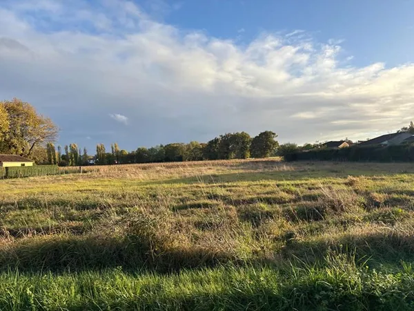 Terrain proche centre ville Montpon Menesterol 1728 m2