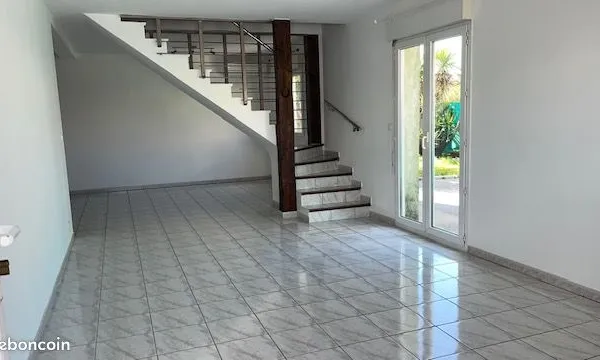 Bureau et espace de travail Location Fabrègues  95m² 920€