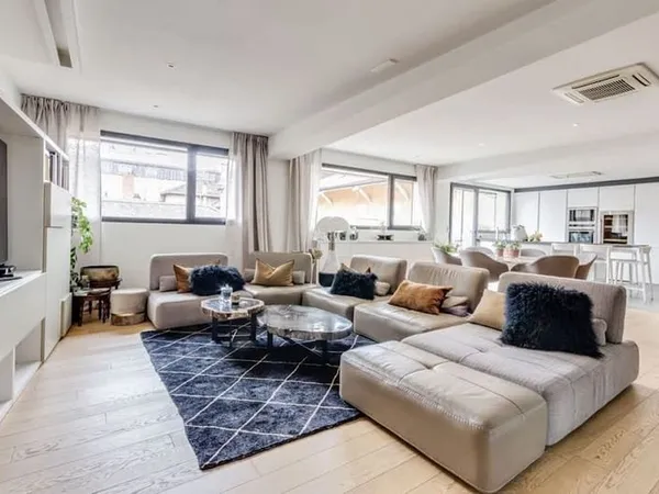 Appartement 5 pièces 143 m²