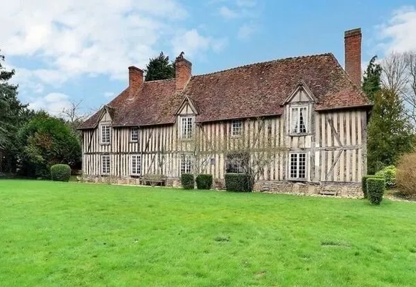 Magnifique Manoir 17 ième et ses dépendances au coeur de la Normandie