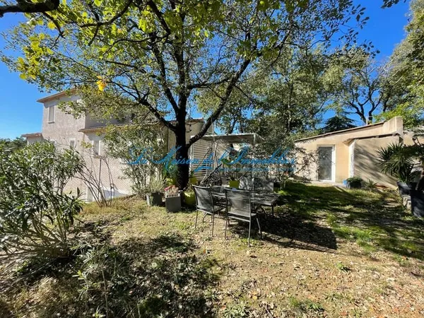 St Hilaire de Brethmas, villa T6 de 167 m2 hab sur 920 m2 de