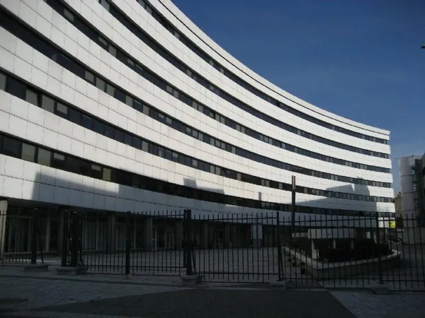 Bureaux 10009 m²