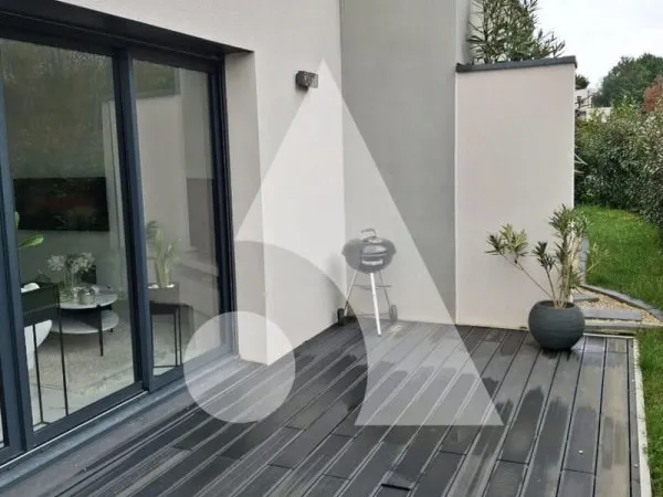 Maison Montreuil Juigne 5 pièce(s) 132 m2