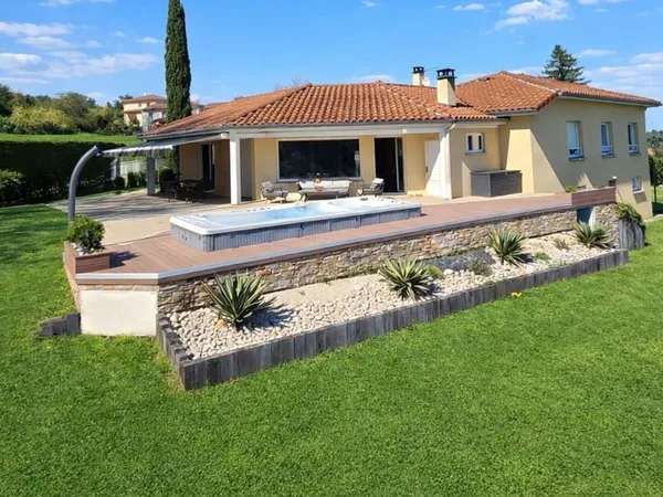 Maison 240 m²
