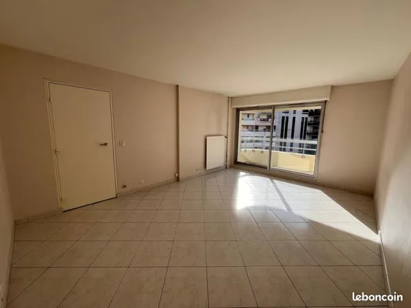 Paris 19è, appartement 2 pièces 50 m2, balcon, cave, parking