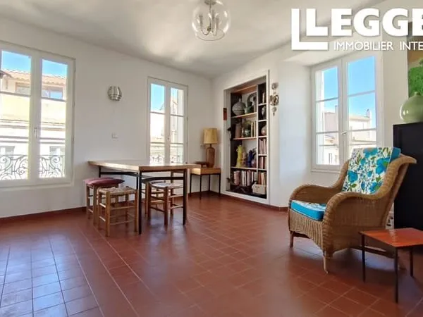 Avignon-Appartement Intra-Muros de 66 m² dans une maison de ville avec 2 chambres.