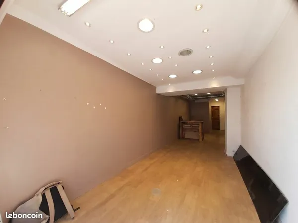 LOCAL COMMERCIAL 44 m² JUAN LES PINS