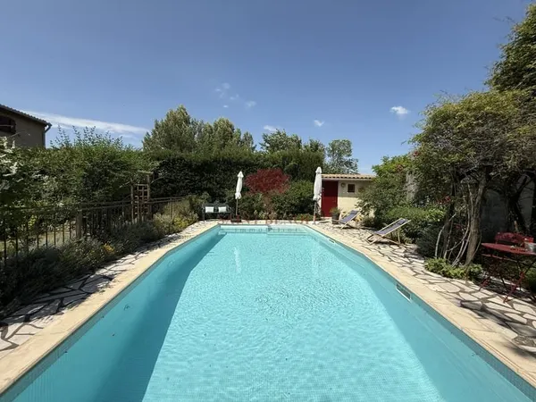 A VENDRE SECTEUR GIGNAC VILLA DE TYPE 7 PIECES 208 M2, DEUX