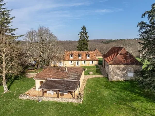 Vue panoramique , 2 Maisons, grange, séchoir à tabac, piscine, puit, ruisseau