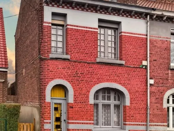 Roubaix Vélodrome, maison 1930 semi individuelle avec 2 chambres, combles aménageables, jardin