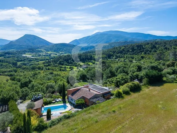 Villa avec piscine et vue spectaculaire région Vaison-la-Romain