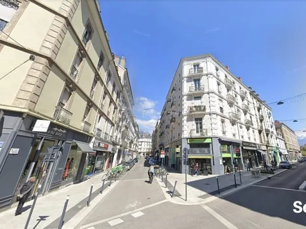 Local commercial 800 m²