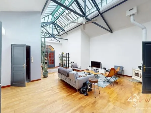 St Etienne hyper-centre, Appart Duplex style loft 210m2, garage