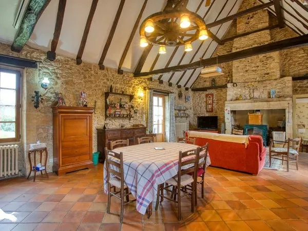 Maison en pierre de 12 pièces principales