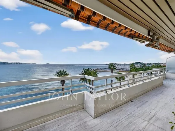 Appartement vue mer en dernier étage avec rooftop et garage - Bandol