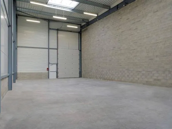 Local d'activité 472 m²