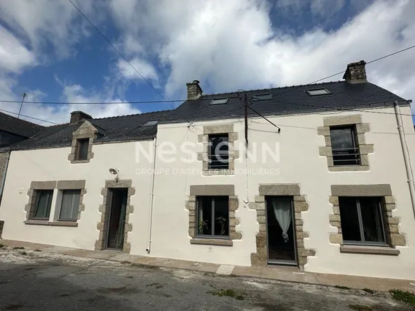 Charmante longère bretonne en pierre avec terrain clos à Limerzel