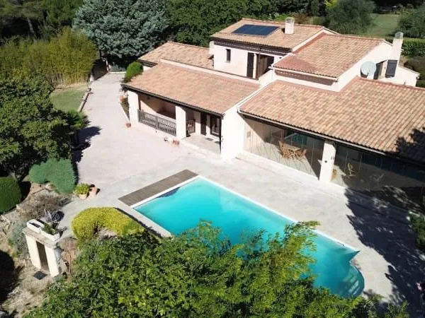 Propriété 6 pièces 303 m²