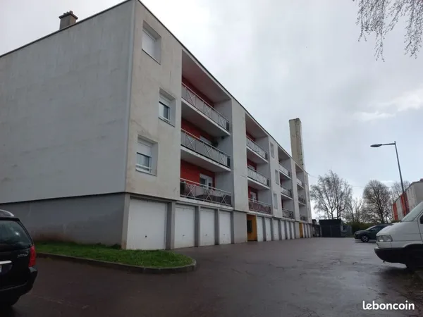 Location dans un cadre calme et verdoyant un beau F4 de 74 m² situé dans une impasse au 16 rue du Ha