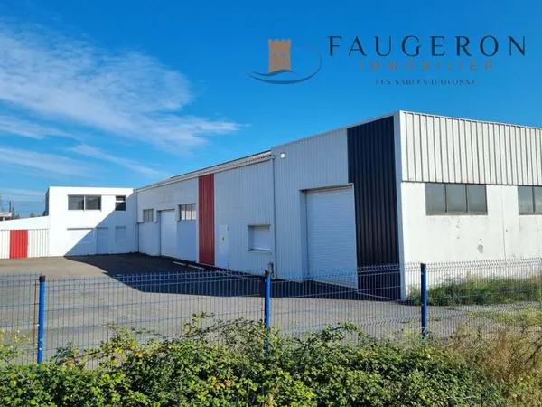 Bâtiment artisanal ou commercial 800 m2 sur terrain de 1800 m2