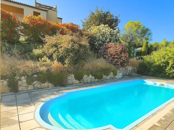 Maison 200 m2 avec piscine et vue La Garde-Adhémar