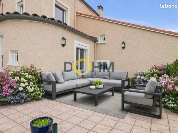 Propriété 7 pièces 161 m²