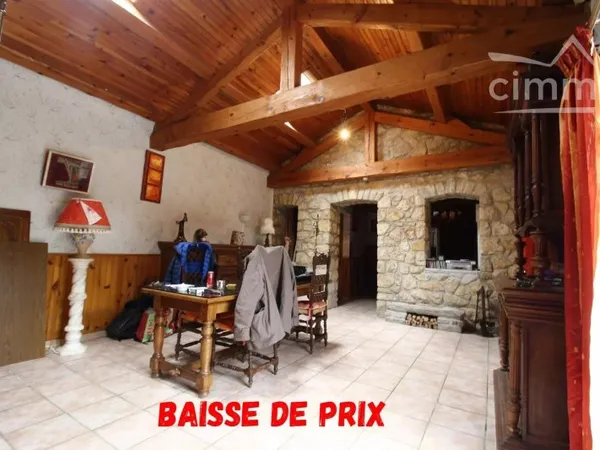 Maison de village en pierre entièrement reconstruite avec terrasse