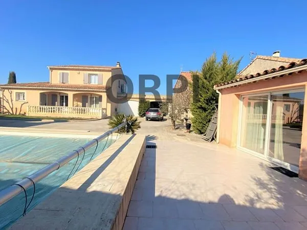 Maison 8 pièces 212 m²