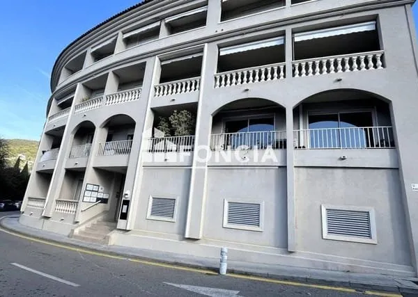 Local commercial 121 m²