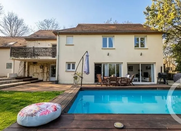 Maison 9 pièces 265 m²
