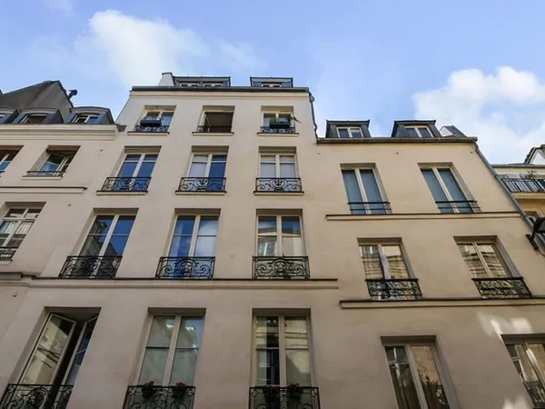 PARIS 2ème rue Poissonnière 2 P Duplex