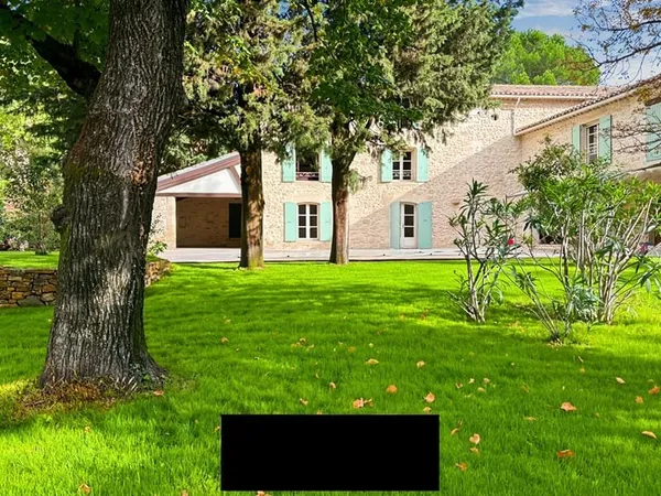 Maison 5 pièces 300 m²