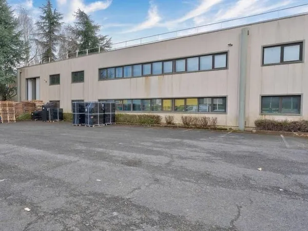 Local d'activité 980 m²
