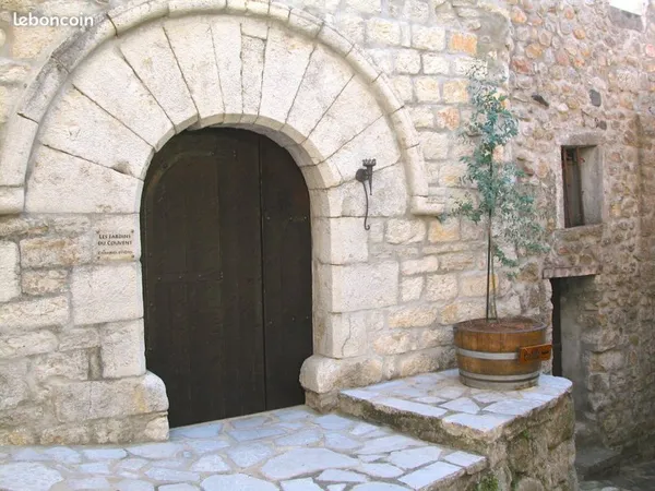 Propriété 3 Maisons de pierres en U, Ardèche Méridionale