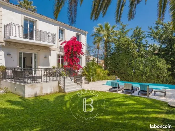 Villa 8 pièces 236 m²