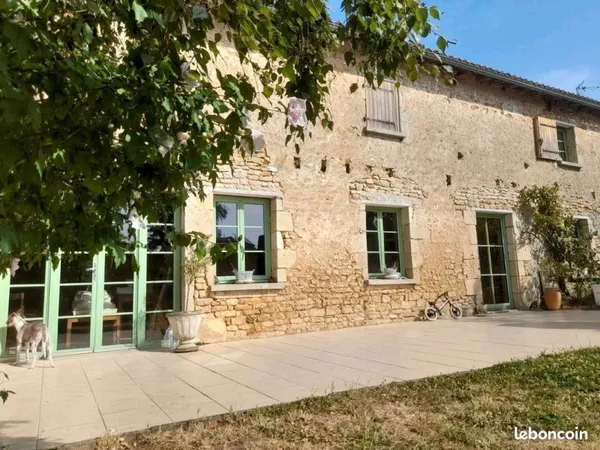 Maison vienne 86700