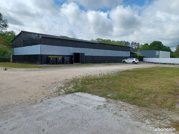 Local commercial 580m² Auxerre