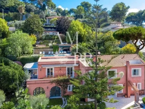 Villa 10 pièces 265 m²
